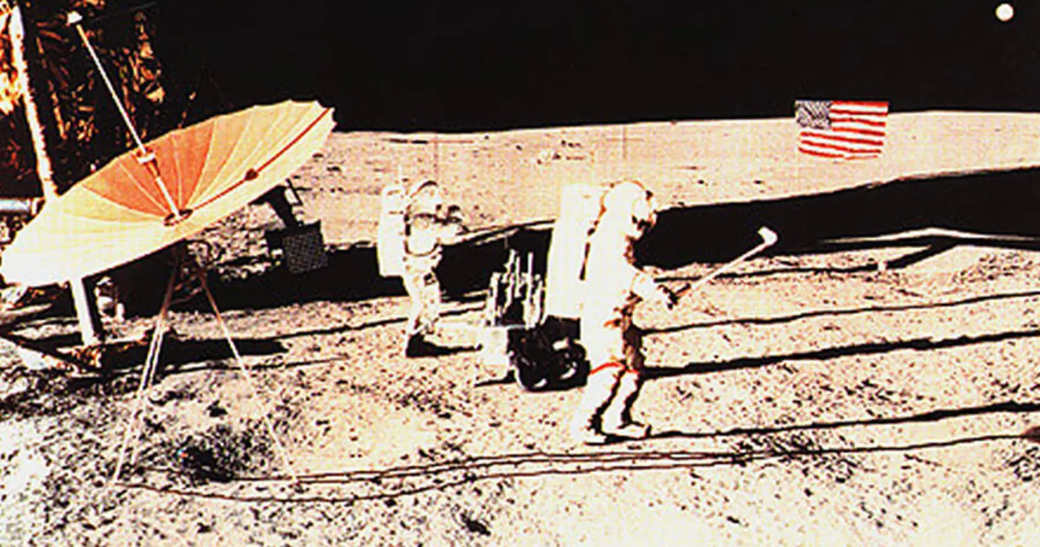 alan shepard hitting a golf ball on the moon in 1971